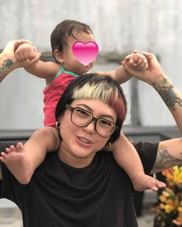 kehangatan poppy sovia dengan sang anak Berbagai sumber kehangatan poppy sovia dengan sang anak Berbagai sumber