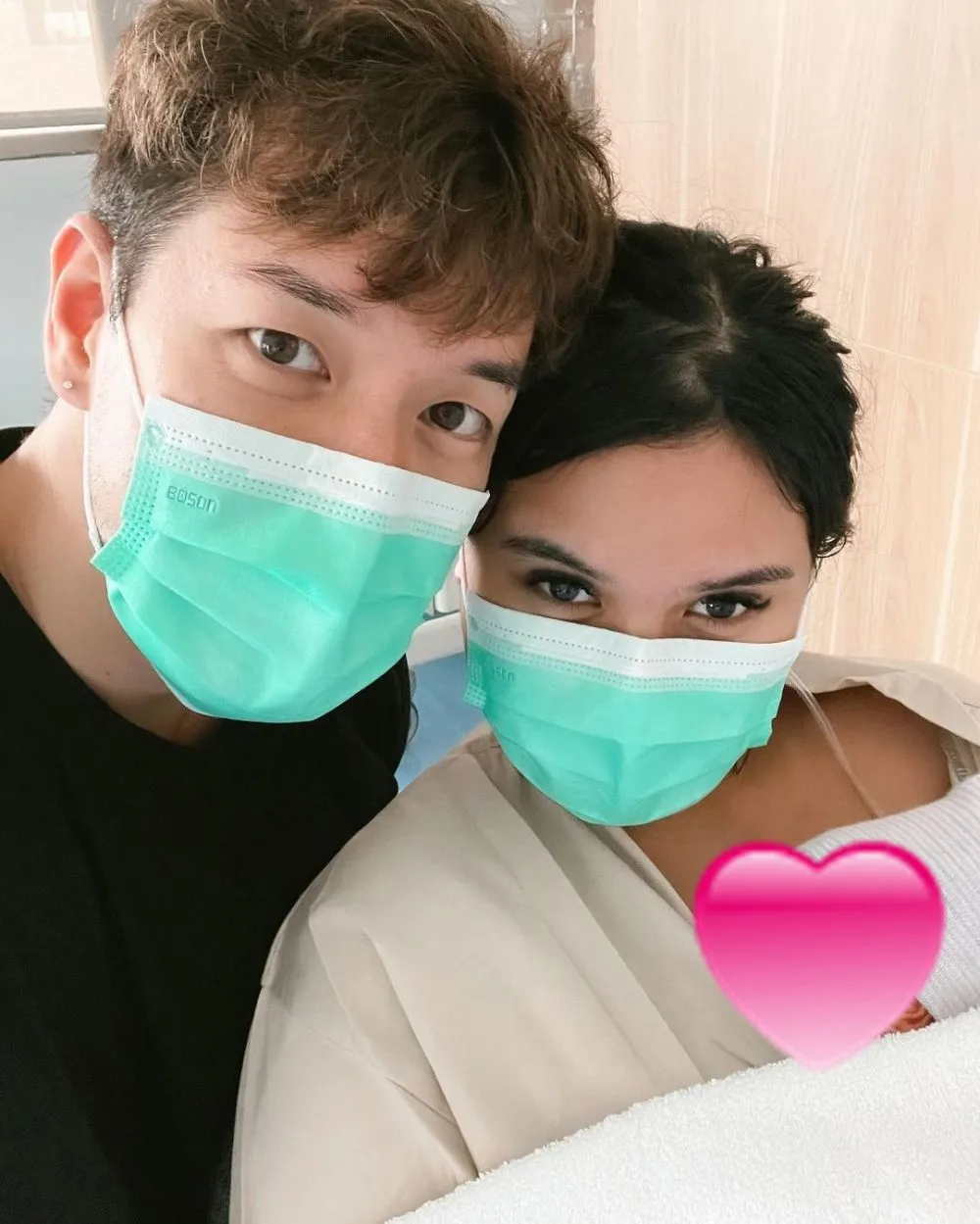 Momen suami seleb dampingi persalinan © Instagram Momen suami seleb dampingi persalinan © Instagram