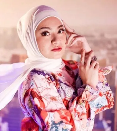 Artis ini pernah belajar lebih dari satu agama © berbagai sumber Artis ini pernah belajar lebih dari satu agama © berbagai sumber