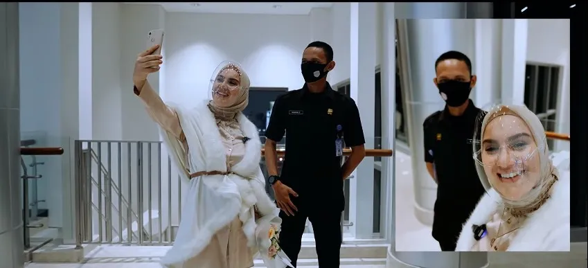 Momen romantis Irish Bella dapat kado mewah dari Ammar Zoni YouTube/Aish TV Momen romantis Irish Bella dapat kado mewah dari Ammar Zoni YouTube/Aish TV