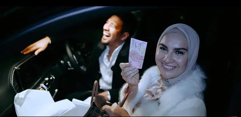 Momen romantis Irish Bella dapat kado mewah dari Ammar Zoni YouTube/Aish TV Momen romantis Irish Bella dapat kado mewah dari Ammar Zoni YouTube/Aish TV