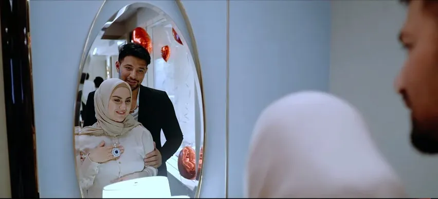 Momen romantis Irish Bella dapat kado mewah dari Ammar Zoni YouTube/Aish TV Momen romantis Irish Bella dapat kado mewah dari Ammar Zoni YouTube/Aish TV