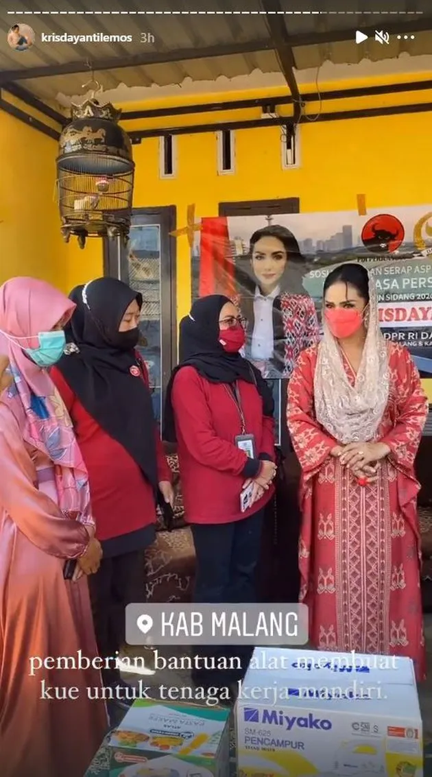 Krisdayanti tinjau pengungsian gempa bumi Malang © 2021 brilio.net Instagram