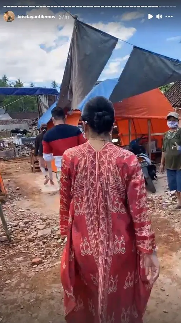 Krisdayanti tinjau pengungsian gempa bumi Malang © 2021 brilio.net Instagram