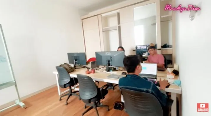 kantor Luna Maya © YouTube