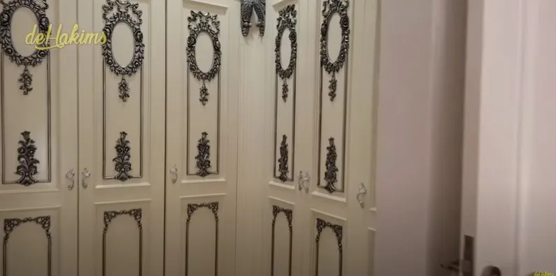 Potret walk in closet Iis Dahlia © berbagai sumber Potret walk in closet Iis Dahlia © berbagai sumber