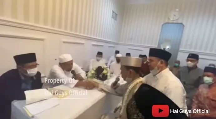 Momen pernikahan Ustaz Abdul Somad © 2021 brilio.net Momen pernikahan Ustaz Abdul Somad © 2021 brilio.net