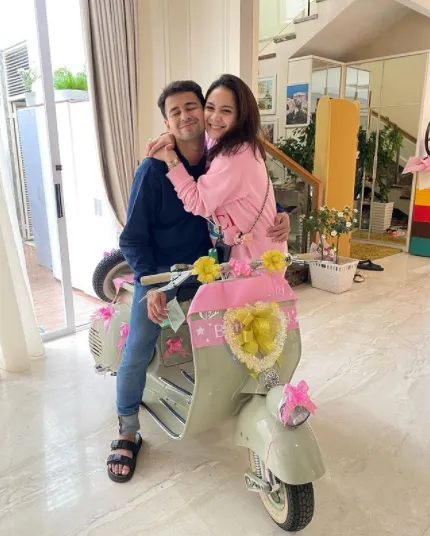 Seleb cantik dapat kado jam tangan dari suami Instagram