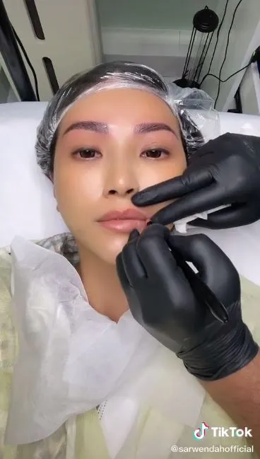 momen sarwendah sulam alis dan bibir © berbagai sumber