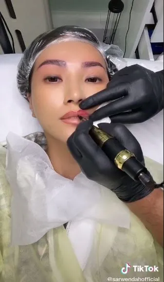 momen sarwendah sulam alis dan bibir © berbagai sumber