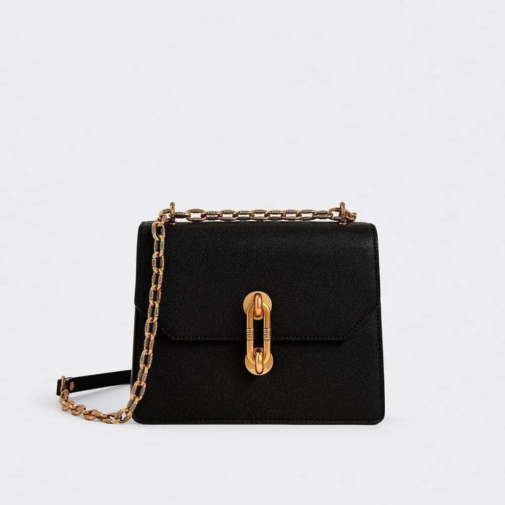 3 Fashion item tren lebaran © 2021 brilio.net 3 Fashion item tren lebaran © 2021 brilio.net