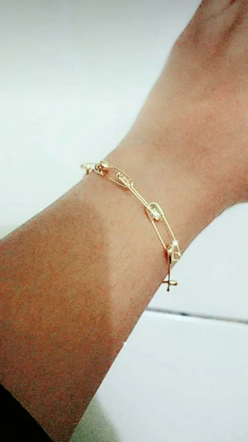 benda menyerupai perhiasan © 2021 berbagai sumber benda menyerupai perhiasan © 2021 berbagai sumber