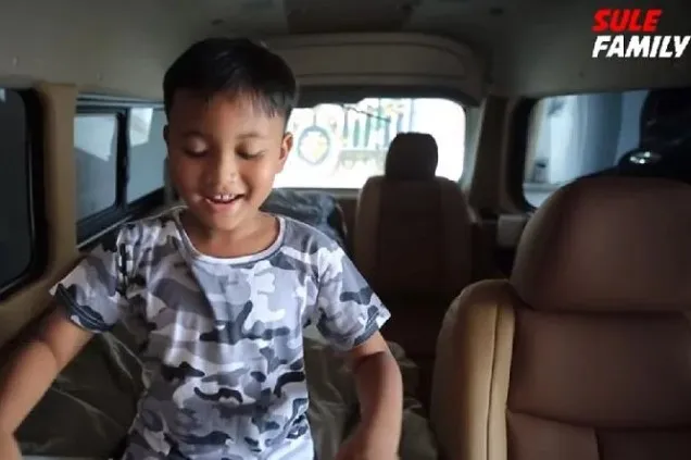 Anak seleb dapat kado tidak biasa dari berbagai sumber