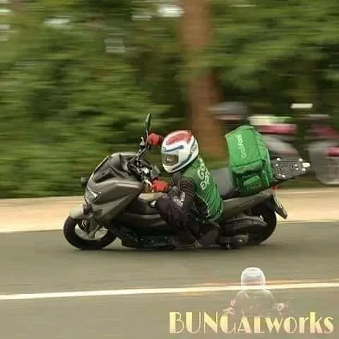 Kelakuan lucu driver ojekonline © berbagai sumber Kelakuan lucu driver ojekonline © berbagai sumber