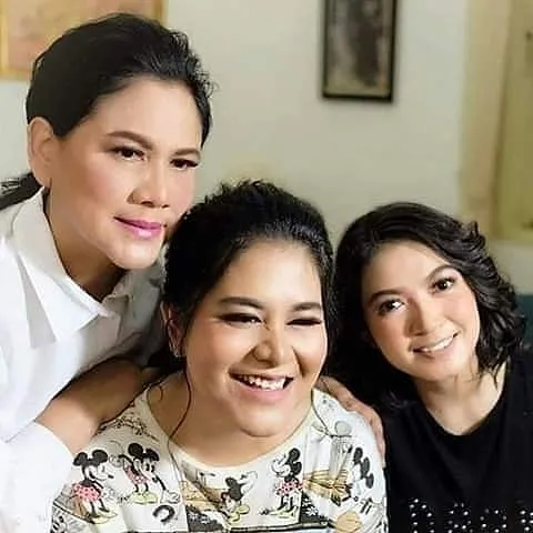 kekompakan Kahiyang dan Selvi © Instagram kekompakan Kahiyang dan Selvi © Instagram