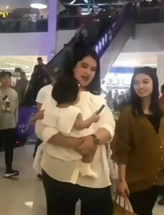 kekompakan Kahiyang dan Selvi © Instagram kekompakan Kahiyang dan Selvi © Instagram