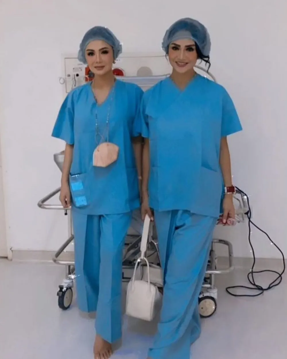 Kartika Sary melahirkan © berbagai sumber Kartika Sary melahirkan © berbagai sumber