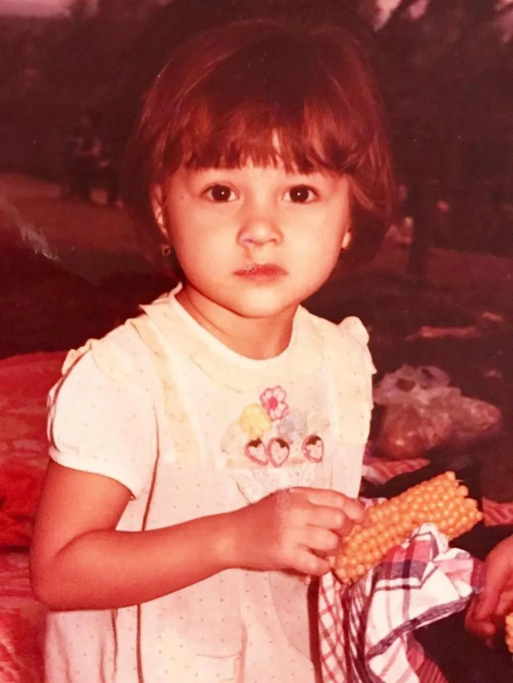 Potret masa kecil Mona Ratuliu © Instagram Potret masa kecil Mona Ratuliu © Instagram