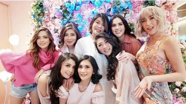 presenter bareng gengnya © berbagai sumber