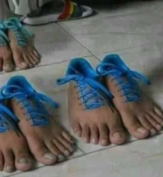 sepatu  model unik Berbagai sumber