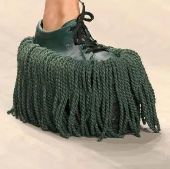 sepatu  model unik Berbagai sumber