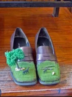 sepatu  model unik Berbagai sumber