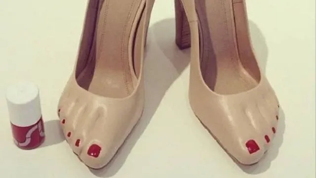 sepatu  model unik Berbagai sumber