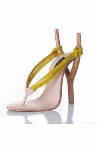 sepatu  model unik Berbagai sumber