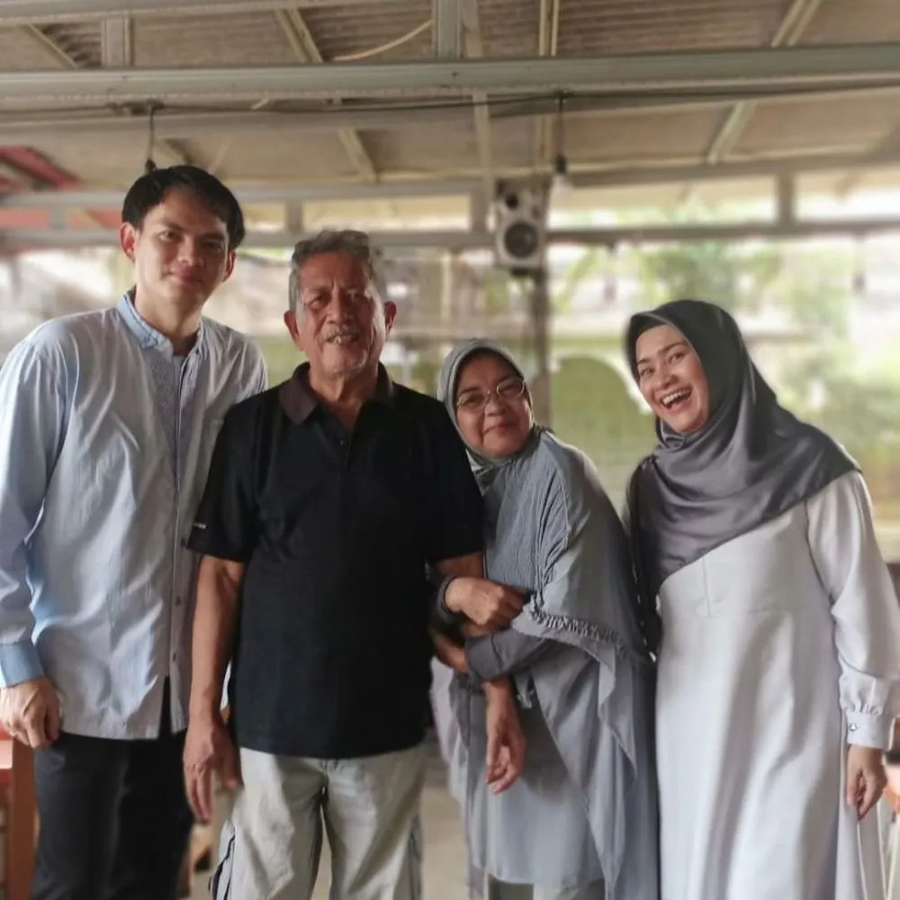 Momen 11 pasangan seleb rayakan lebaran Instagram © 2021 brilio.net Momen 11 pasangan seleb rayakan lebaran Instagram © 2021 brilio.net