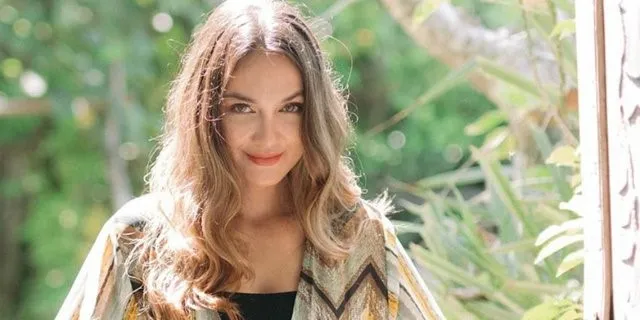 model rambut Luna Maya © Instagram/@lunamaya