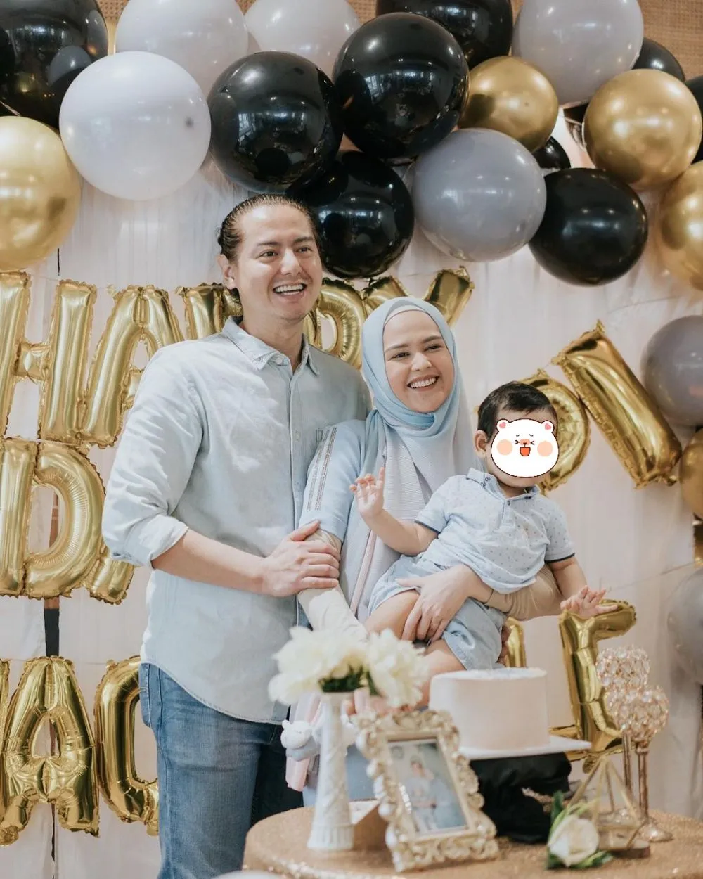 Momen ulang tahun Roger Danuarta © 2021 brilio.net Momen ulang tahun Roger Danuarta © 2021 brilio.net