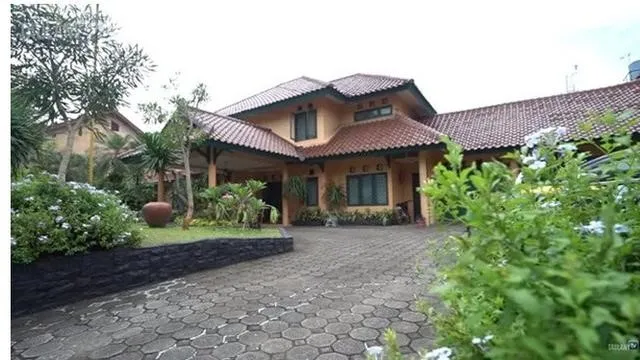 Potret rumah Ikang Fawzi © YouTube/Taulany Tv Potret rumah Ikang Fawzi © YouTube/Taulany Tv