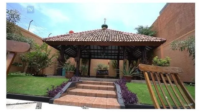 Potret rumah Ikang Fawzi © YouTube/Taulany Tv Potret rumah Ikang Fawzi © YouTube/Taulany Tv