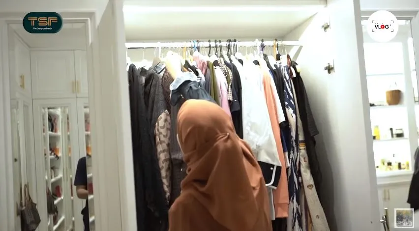 momen shireen dan zaskia sungkar make over art © YouTube momen shireen dan zaskia sungkar make over art © YouTube