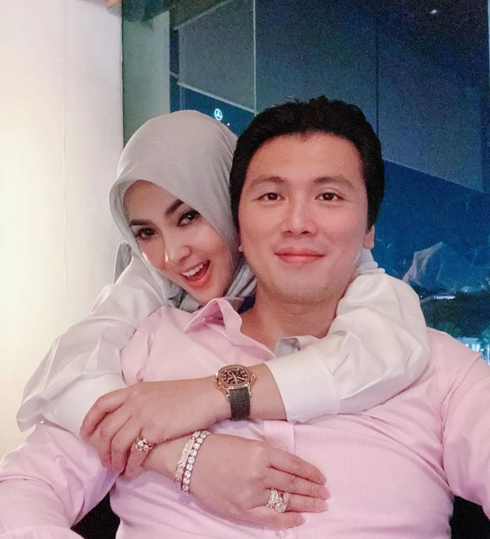 Syahrini berhijab terbaru © 2021 brilio.net