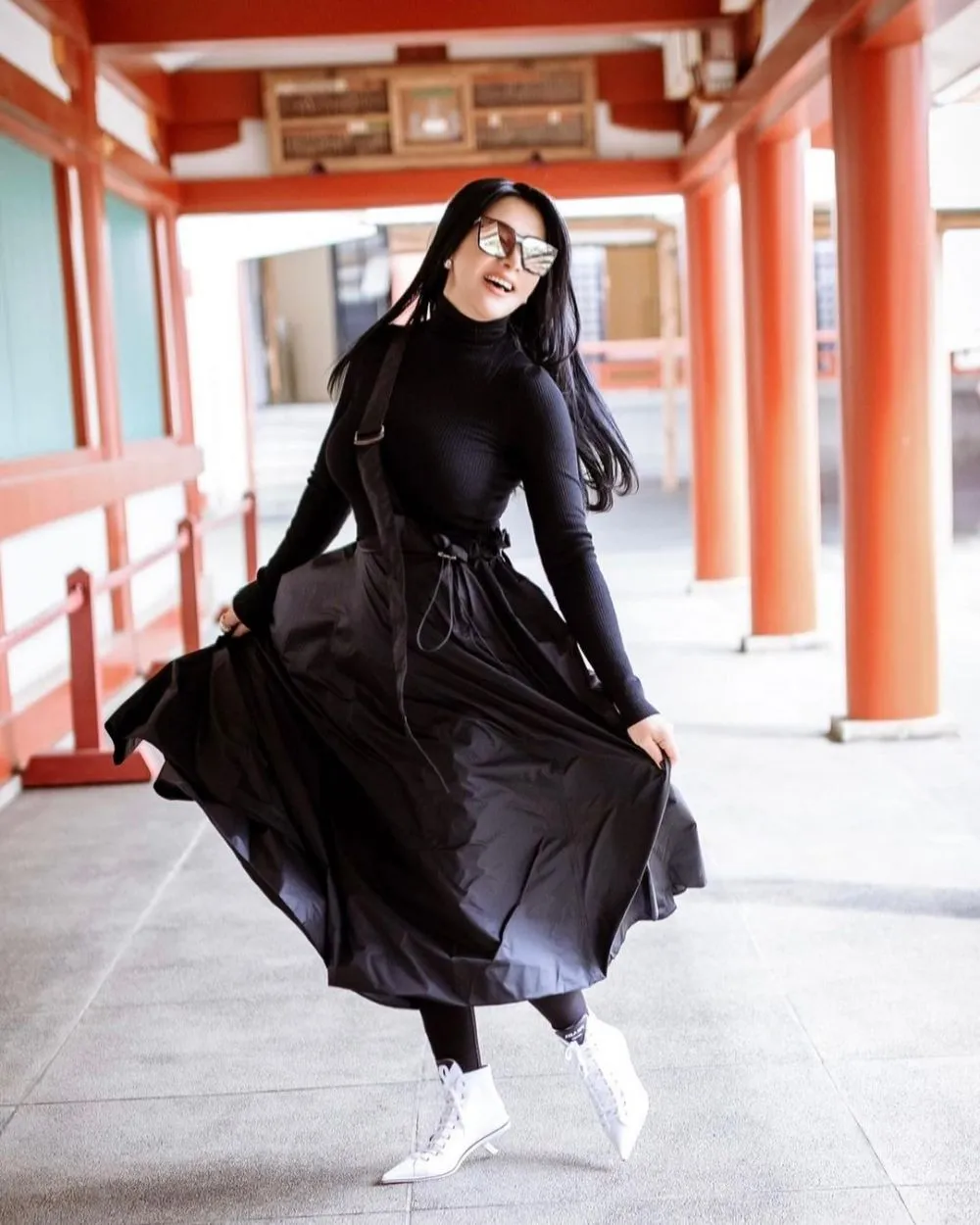 beda gaya Syahrini dan Aisyahrani Instagram © 2021 brilio.net beda gaya Syahrini dan Aisyahrani Instagram © 2021 brilio.net