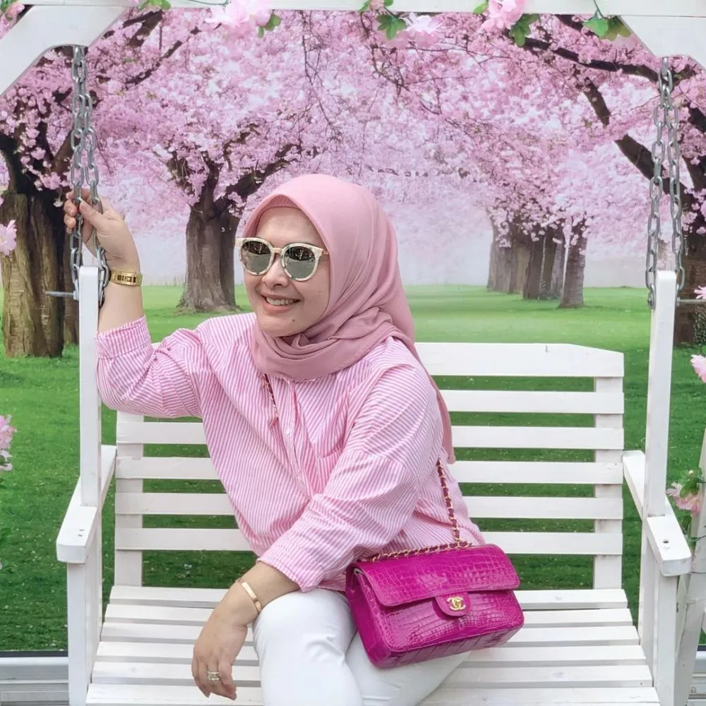 beda gaya Syahrini dan Aisyahrani Instagram © 2021 brilio.net beda gaya Syahrini dan Aisyahrani Instagram © 2021 brilio.net