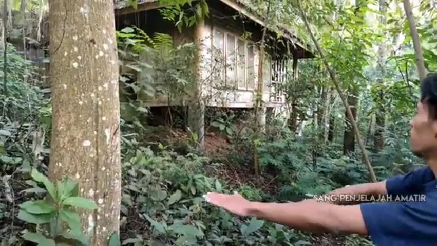 rumah terbengkalai 20 tahun Berbagai sumber