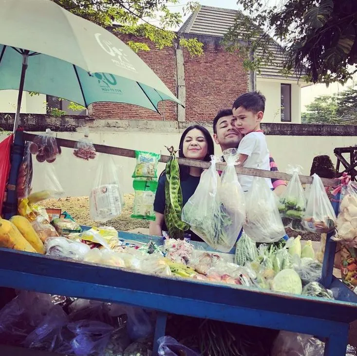 Nagita Slavina belanja di pasar © 2021 brilio.net Nagita Slavina belanja di pasar © 2021 brilio.net