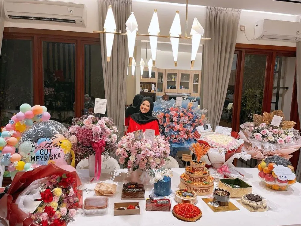 ultah Cut Meyriska ke-28 © 2021 brilio.net ultah Cut Meyriska ke-28 © 2021 brilio.net