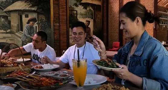 Momen liburan Paula setelah sembuh covid-19 © YouTube/Baim Paula