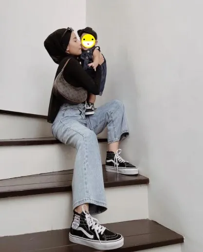 selebgram saat momong anak © berbagai sumber selebgram saat momong anak © berbagai sumber