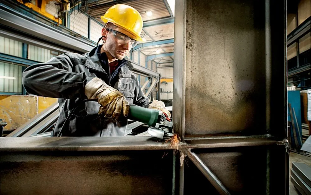 4 Tips menggunakan gerinda tangan © 2021 brilio.net 4 Tips menggunakan gerinda tangan © 2021 brilio.net