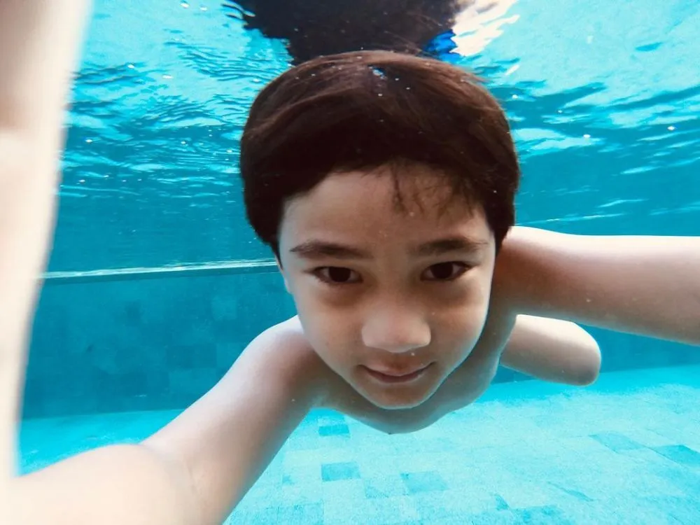 Rafathar foto sambil menyelam © 2021 brilio.net Rafathar foto sambil menyelam © 2021 brilio.net