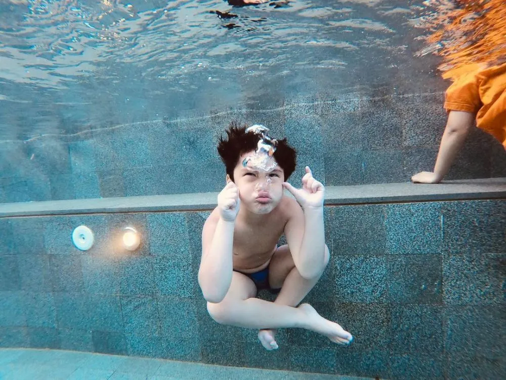 Rafathar foto sambil menyelam © 2021 brilio.net Rafathar foto sambil menyelam © 2021 brilio.net