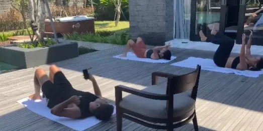 Momen liburan Titi DJ di Bali © Instagram/@ti2dj Momen liburan Titi DJ di Bali © Instagram/@ti2dj