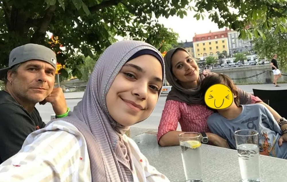 Ayu dan Isabel © Instagram