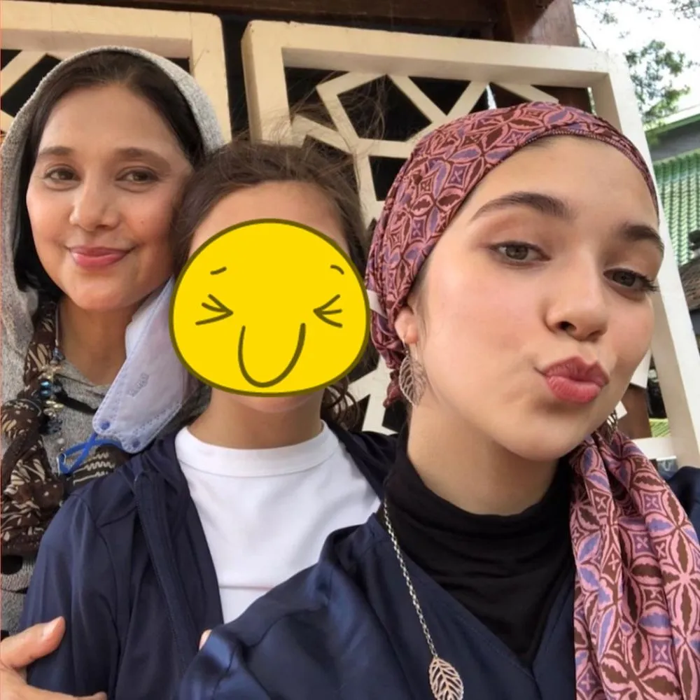 Ayu dan Isabel © Instagram