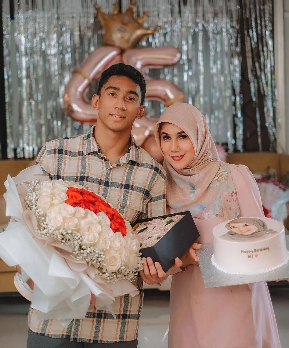 ulang tahun ibunda seleb © 2021 brilio.net ulang tahun ibunda seleb © 2021 brilio.net