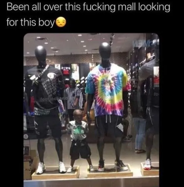 foto bareng manekin © 2021 berbagai sumber foto bareng manekin © 2021 berbagai sumber